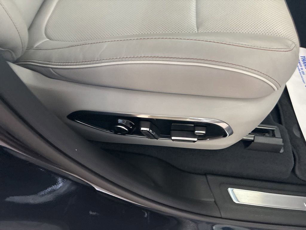 Certified 2022 Jeep Grand Cherokee Overland w/ Luxury Tech Group IV AWD/4WD image 28