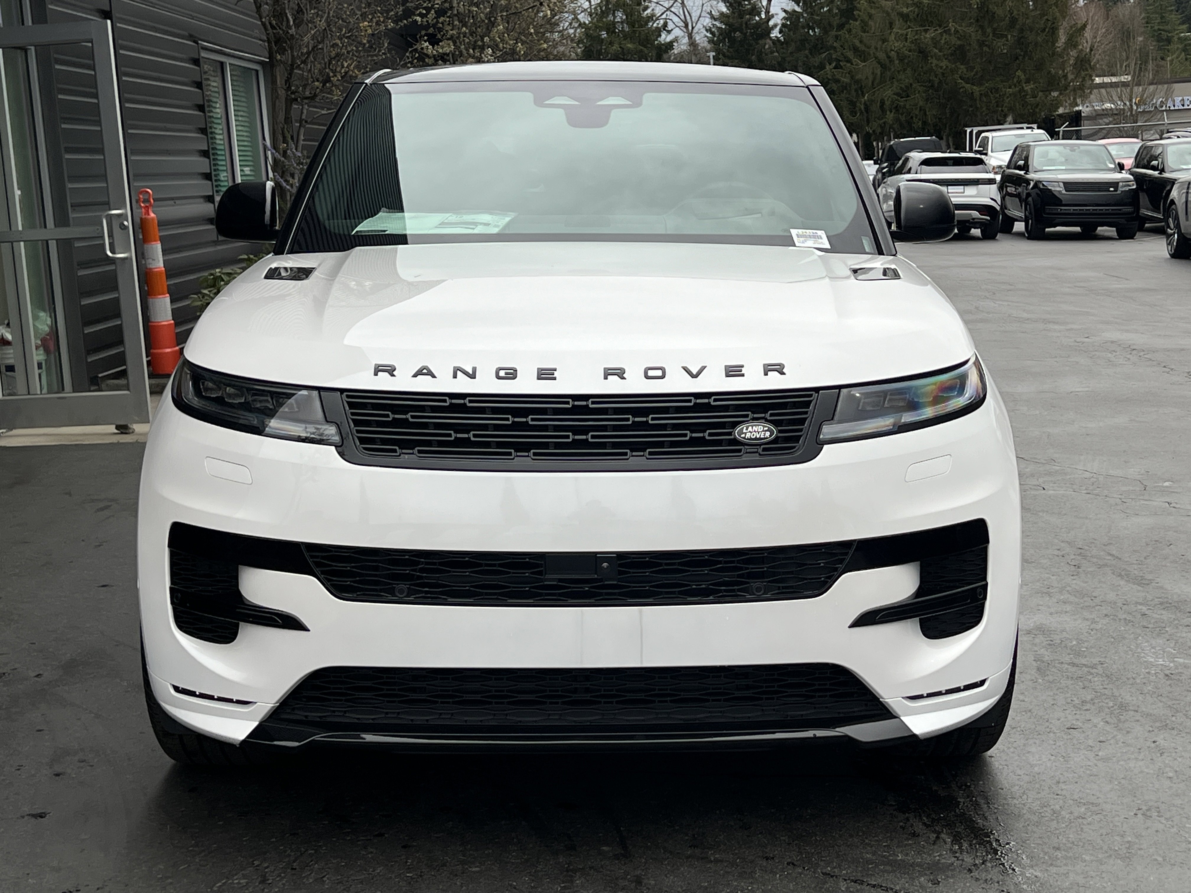 New 2025 Land Rover Range Rover Sport Dynamic SE AWD/4WD image 4