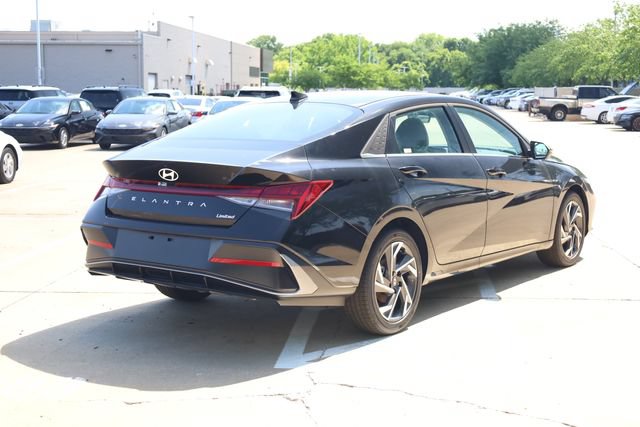 New 2026 Hyundai Elantra Limited FWD image 5