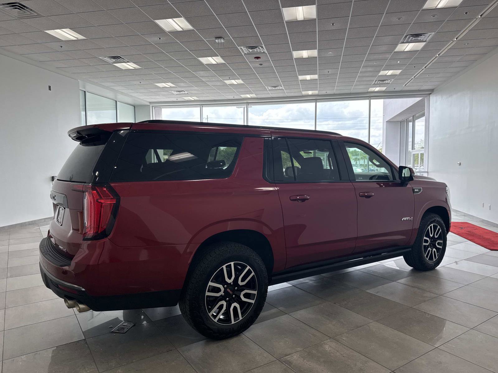 Used 2023 GMC Yukon XL AT4 w/ AT4 Premium Package AWD/4WD image 5