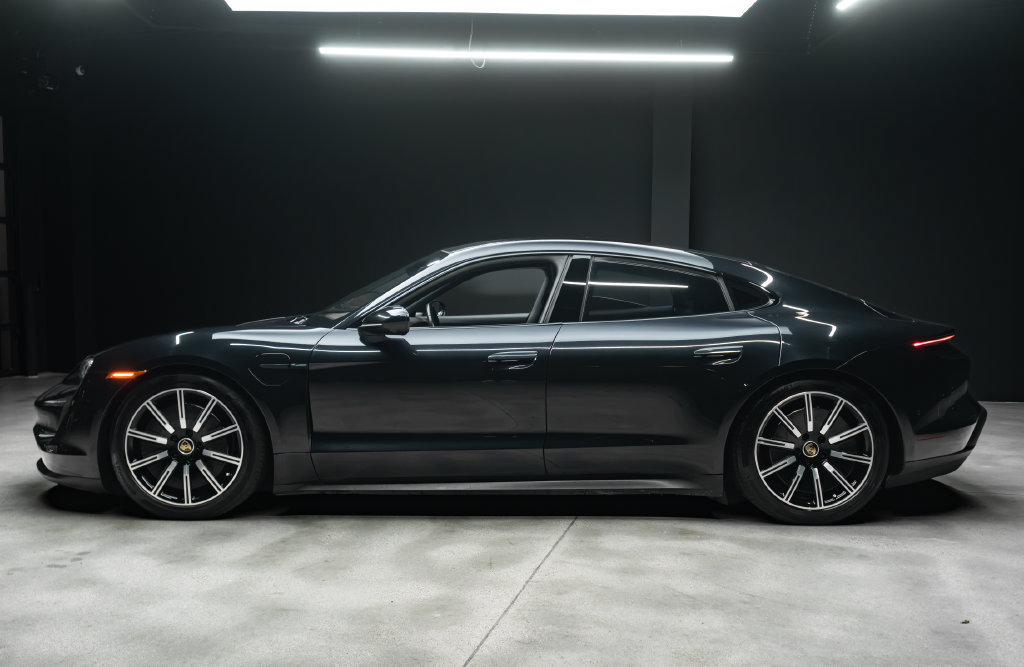 Used 2022 Porsche Taycan 4S AWD/4WD image 18