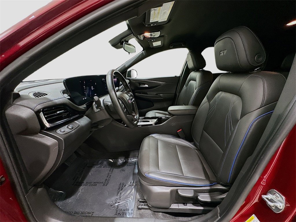 Used 2025 Buick Envista Sport Touring w/ Convenience II Package image 18