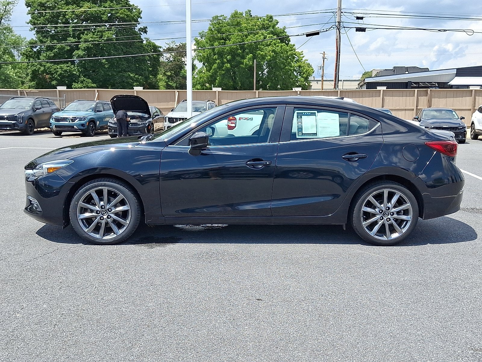 Used 2018 MAZDA MAZDA3 Grand Touring w/ Premium Equipment Package FWD image 8