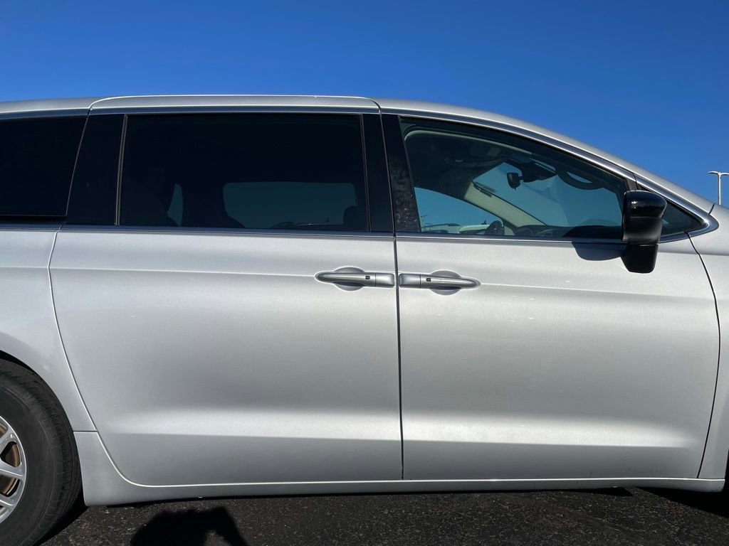 Used 2024 Chrysler Voyager LX image 29
