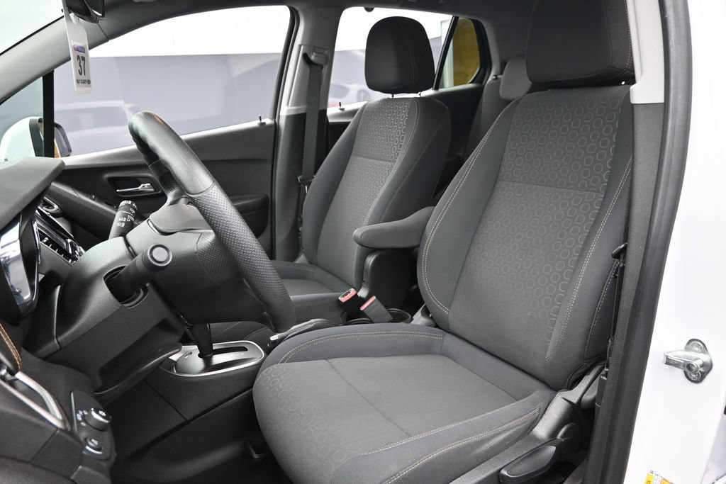 Used 2020 Chevrolet Trax LS w/ Tint and Cruise Package AWD/4WD image 13