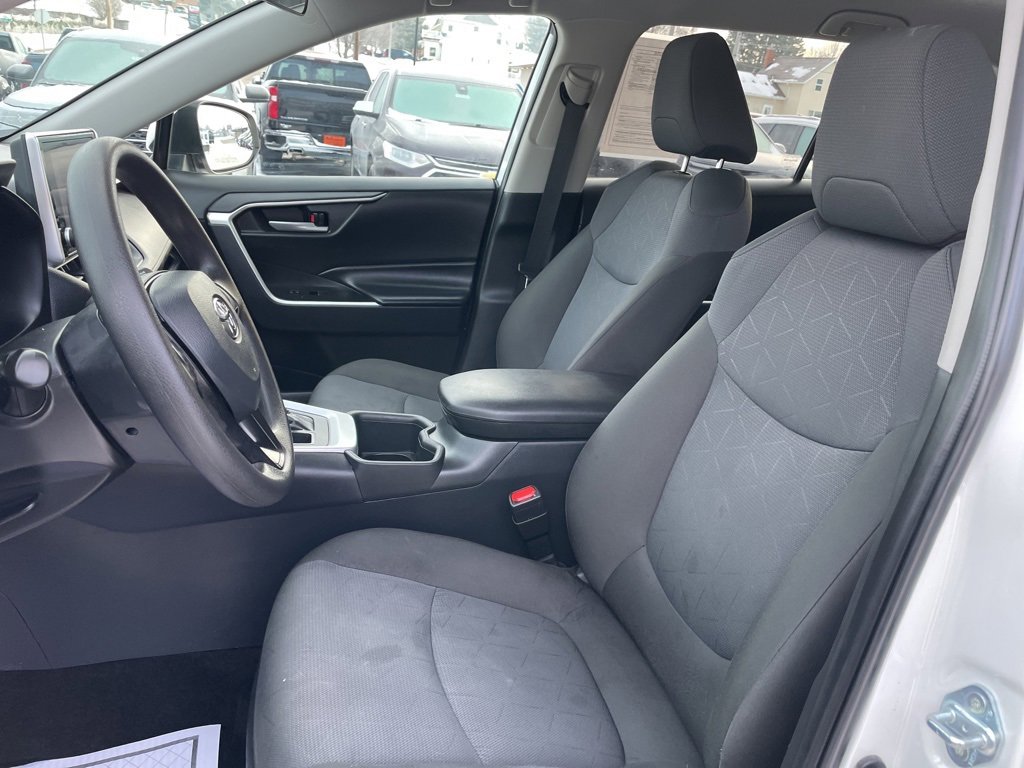 Used 2025 Toyota RAV4 XLE image 3
