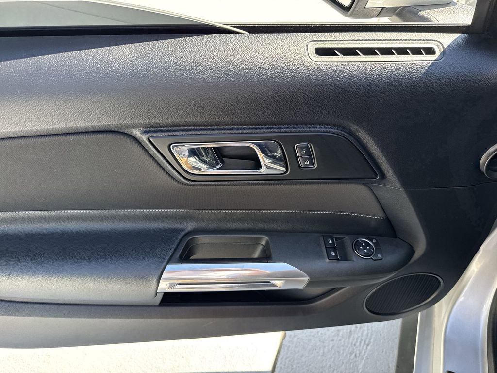 Used 2016 Ford Mustang Coupe RWD image 38