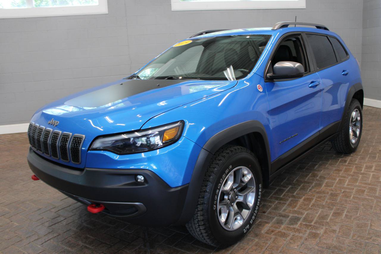 Used 2019 Jeep Cherokee Trailhawk w/ Cold Weather Group AWD/4WD image 3