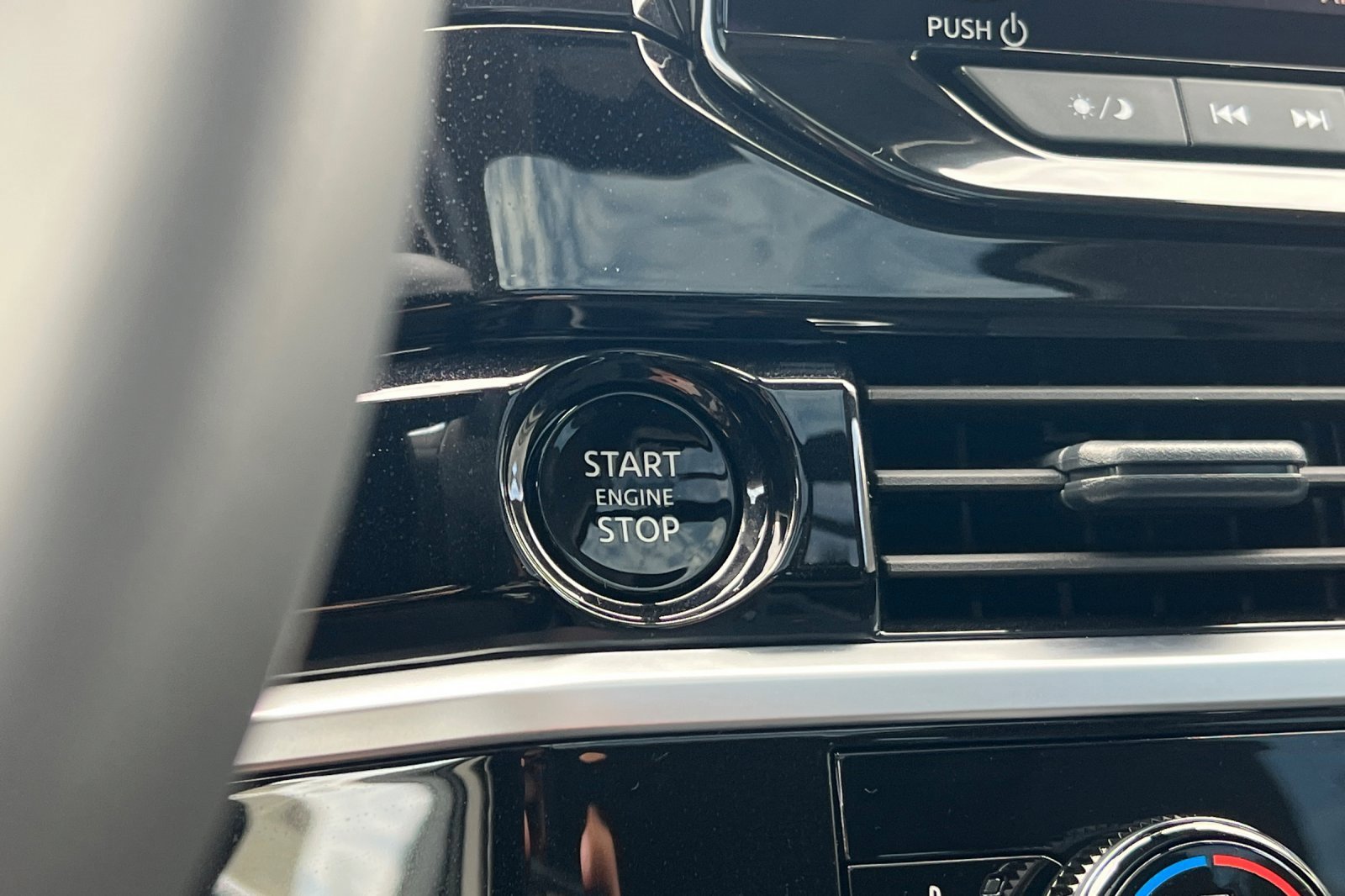 New 2025 Nissan Pathfinder SV w/ SV Premium Package image 26