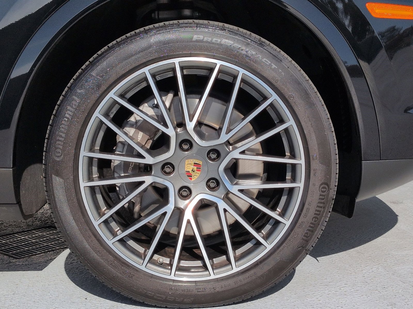 Certified 2023 Porsche Cayenne Platinum Edition w/ Premium Package image 26