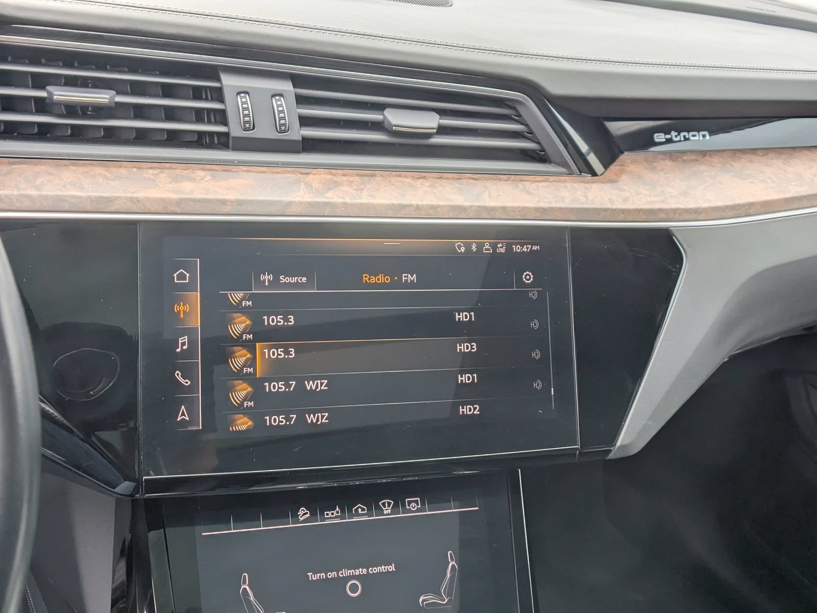 Used 2019 Audi e-tron Prestige w/ Prestige Package AWD/4WD image 23