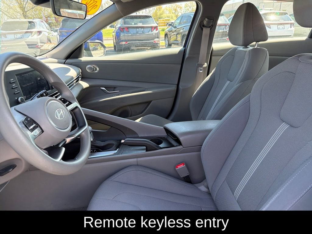 Used 2024 Hyundai Elantra SE FWD image 13