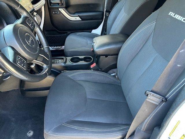 Used 2016 Jeep Wrangler Unlimited Rubicon w/ Connectivity Group AWD/4WD image 13