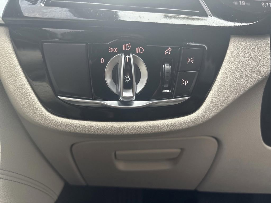 Used 2023 BMW 530i xDrive w/ Premium Package image 25