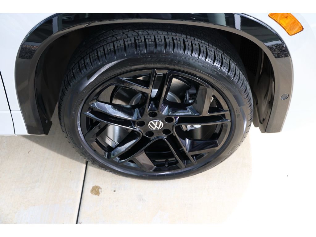 New 2026 Volkswagen Tiguan SE R-Line image 25