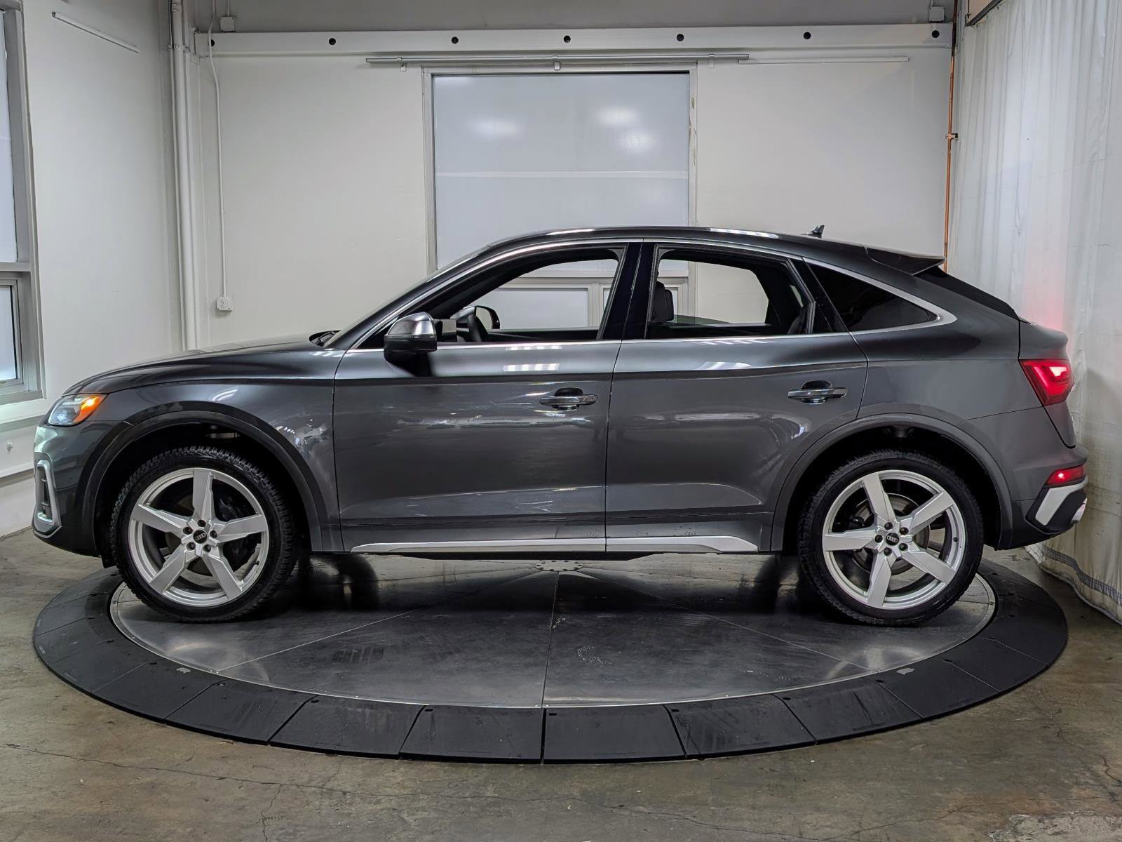 Used 2022 Audi SQ5 Premium w/ Convenience Package image 6