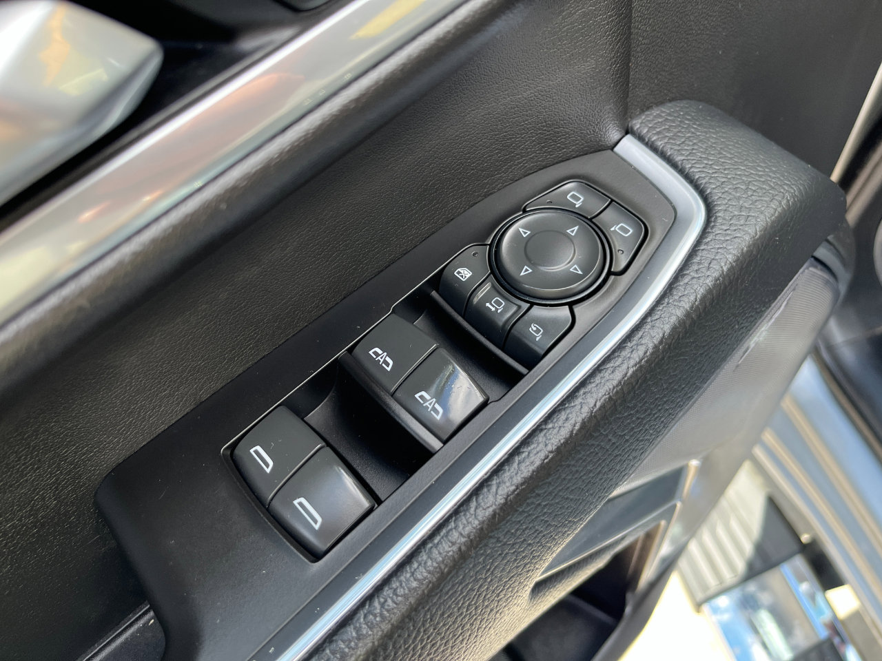 Used 2025 GMC Sierra 3500 Denali w/ Denali Reserve Package image 10