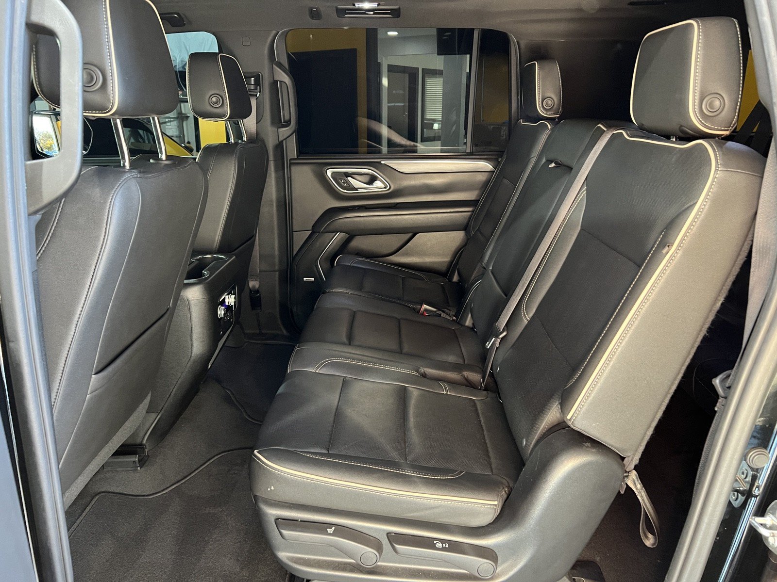 Used 2023 GMC Yukon XL SLT AWD/4WD image 19