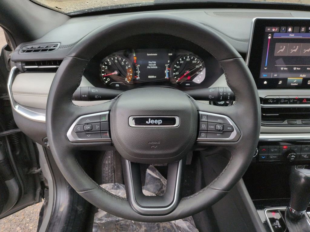 Used 2023 Jeep Compass Limited image 17