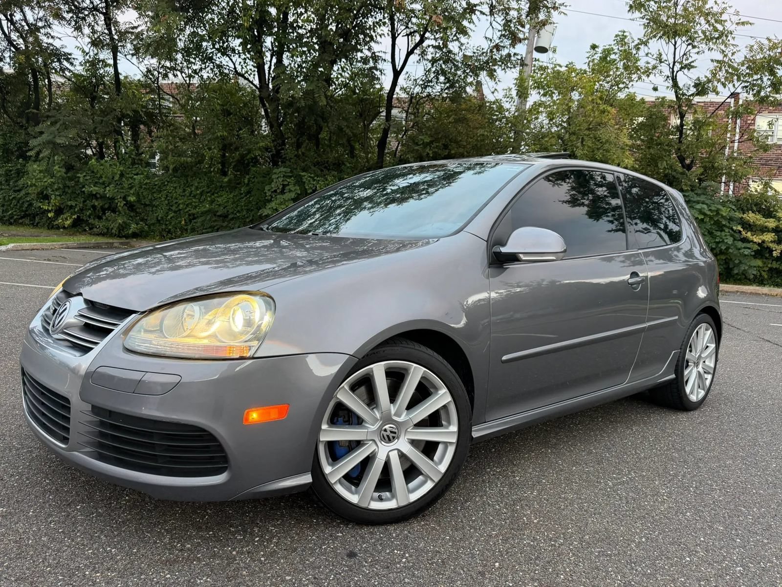 Used 2008 Volkswagen R32 AWD/4WD image 3