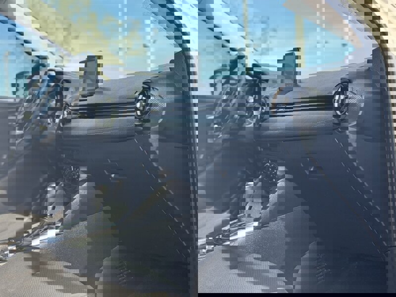 Used 2020 Toyota Yaris LE image 3