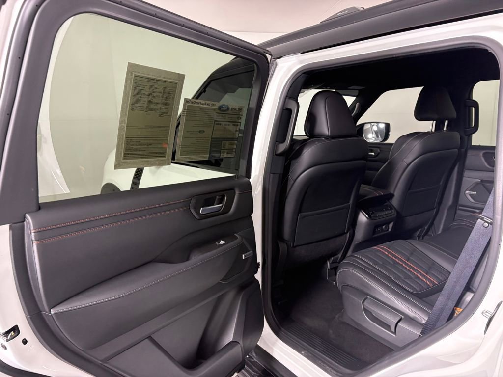 Used 2025 Nissan Armada PRO-4X image 28