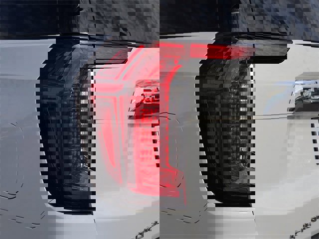 Used 2022 GMC Yukon SLT w/ SLT Luxury Package image 12