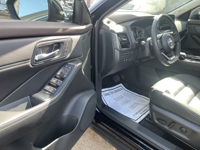 Used 2023 Nissan Rogue SL w/ SL Premium Package image 18