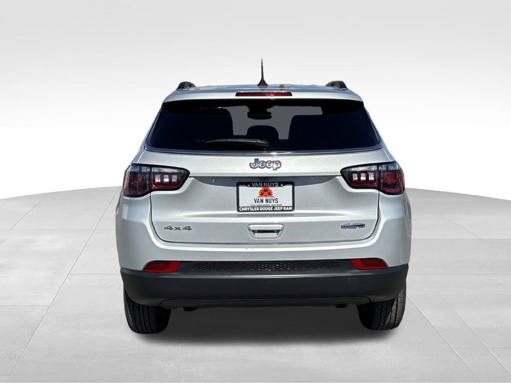 Certified 2024 Jeep Compass Latitude AWD/4WD image 4