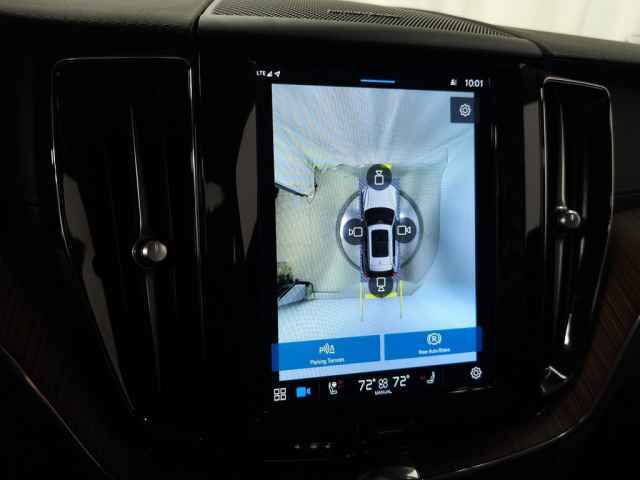 Certified 2023 Volvo XC60 B6 Ultimate w/ Climate Package image 31