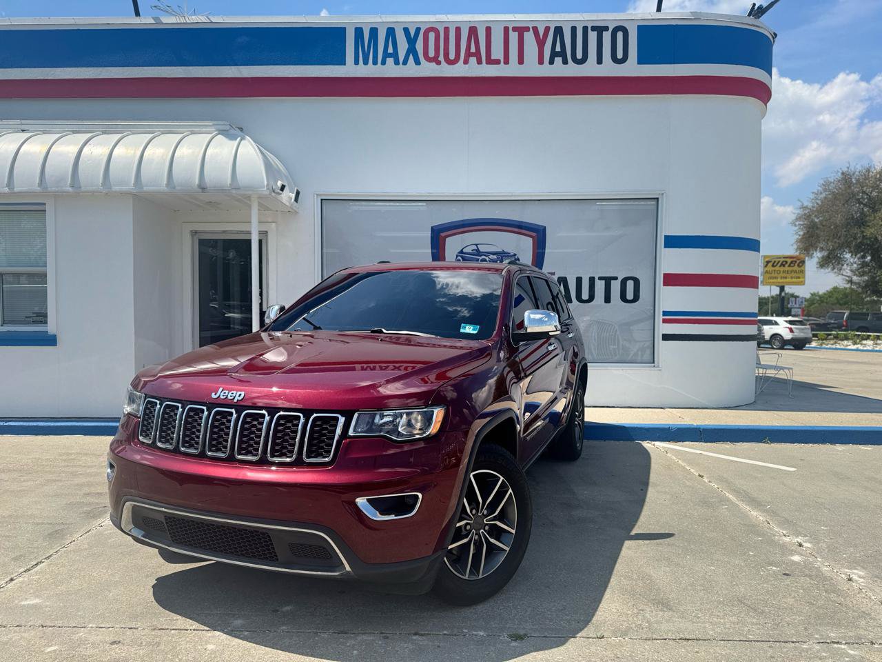 Used 2020 Jeep Grand Cherokee Limited AWD/4WD image 2