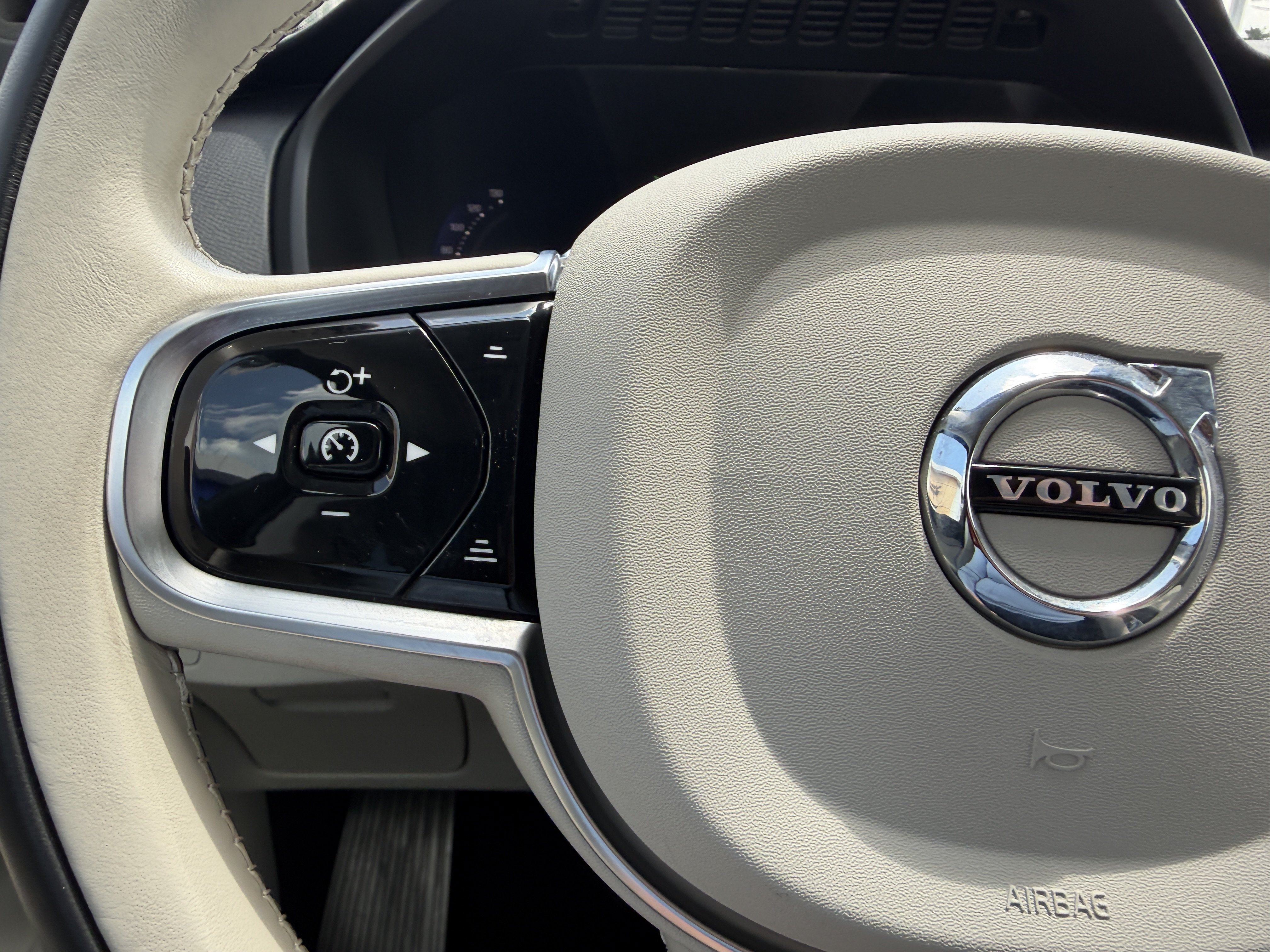 Certified 2024 Volvo XC90 T8 Plus AWD/4WD image 30