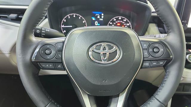 Used 2025 Toyota Corolla Cross LE FWD image 14
