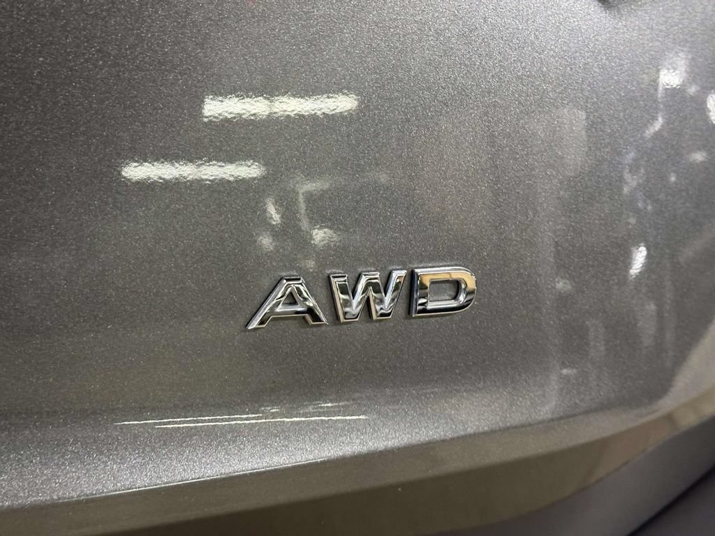 Used 2023 Nissan Rogue S AWD/4WD image 11