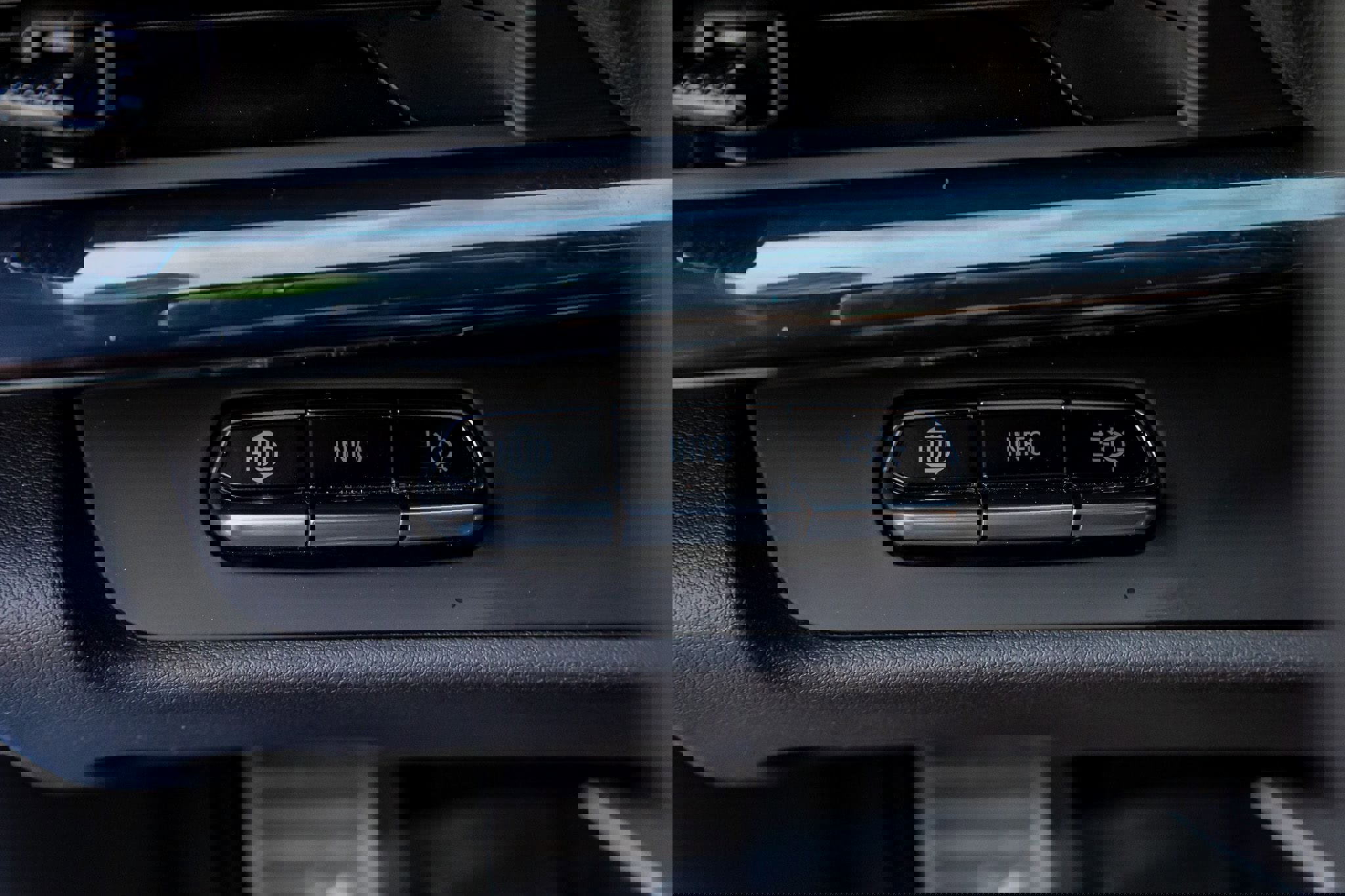 Used 2025 Chevrolet Corvette Stingray Preferred Cpe w/ Stealth Interior Trim Package RWD image 17