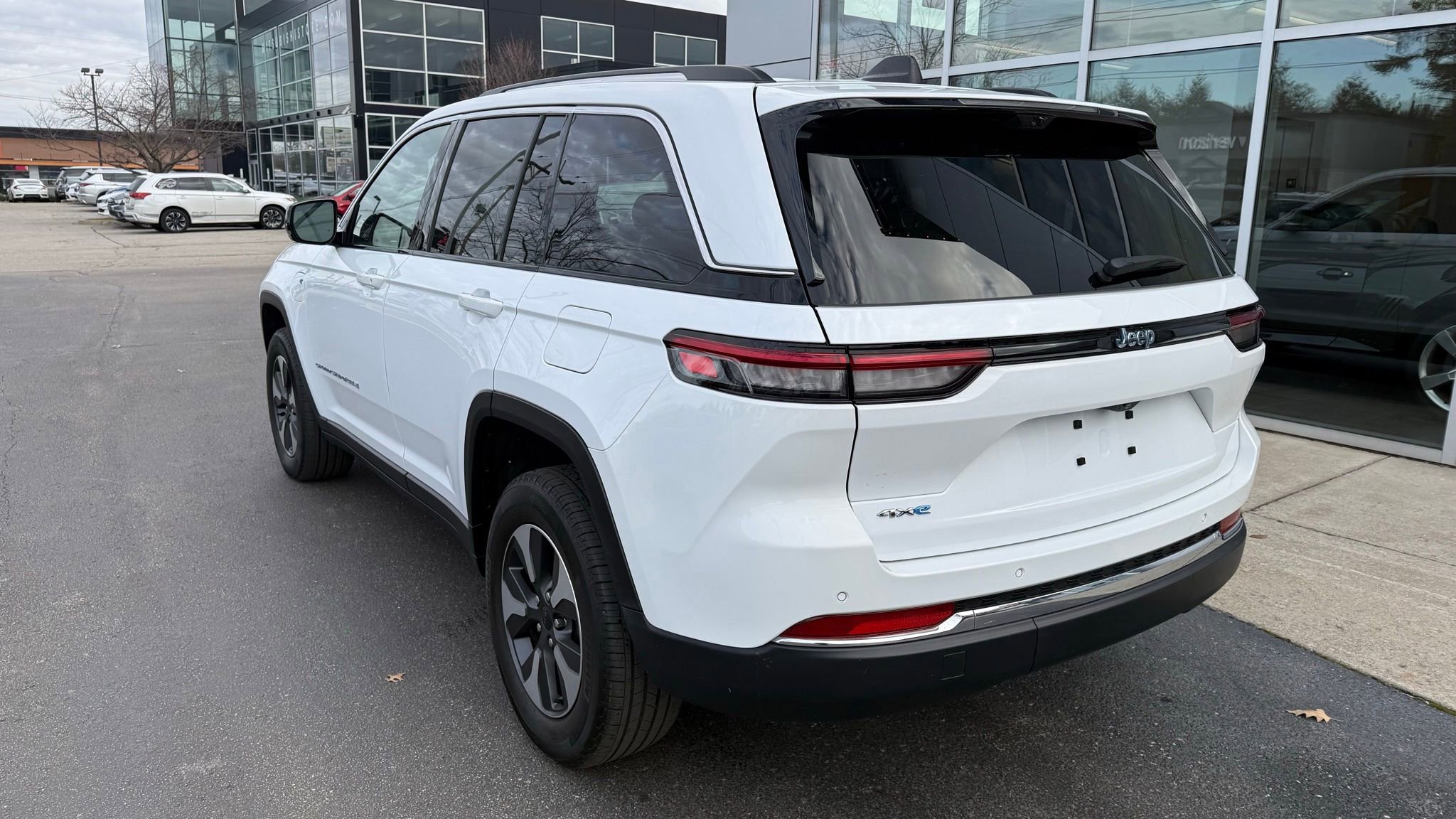 Used 2022 Jeep Grand Cherokee Limited 4xe w/ Luxury Tech Group II image 8