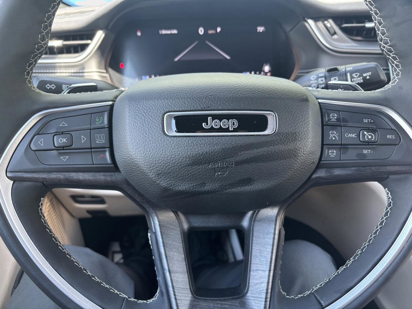 Used 2024 Jeep Grand Cherokee L Limited w/ Luxury Tech Group II AWD/4WD image 20