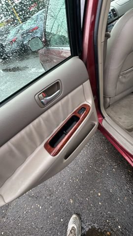 Used 2005 Toyota Camry XLE w/ VSC & Side Airbag Pkg FWD image 14