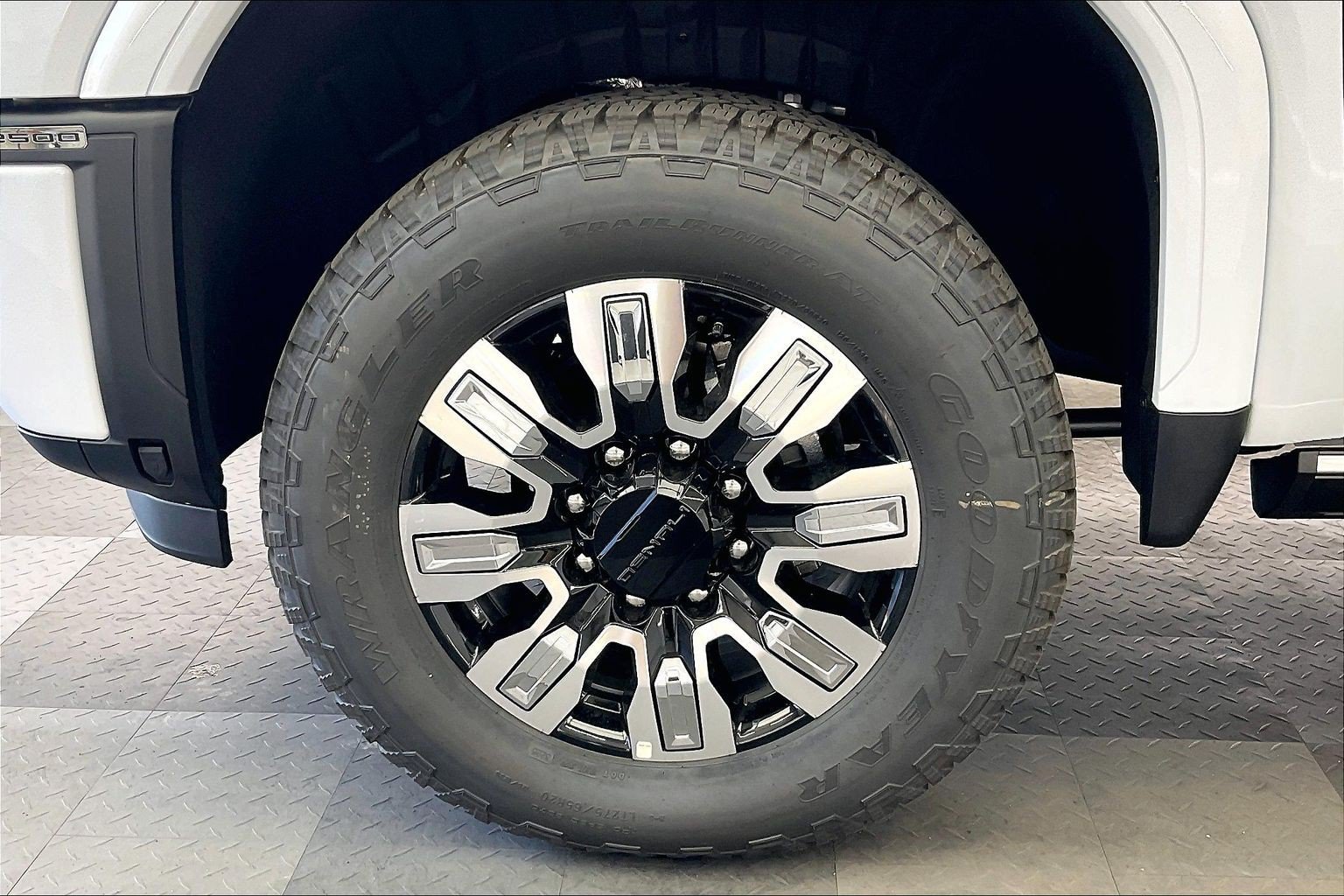New 2026 GMC Sierra 2500 Denali w/ Denali Reserve Package AWD/4WD image 14