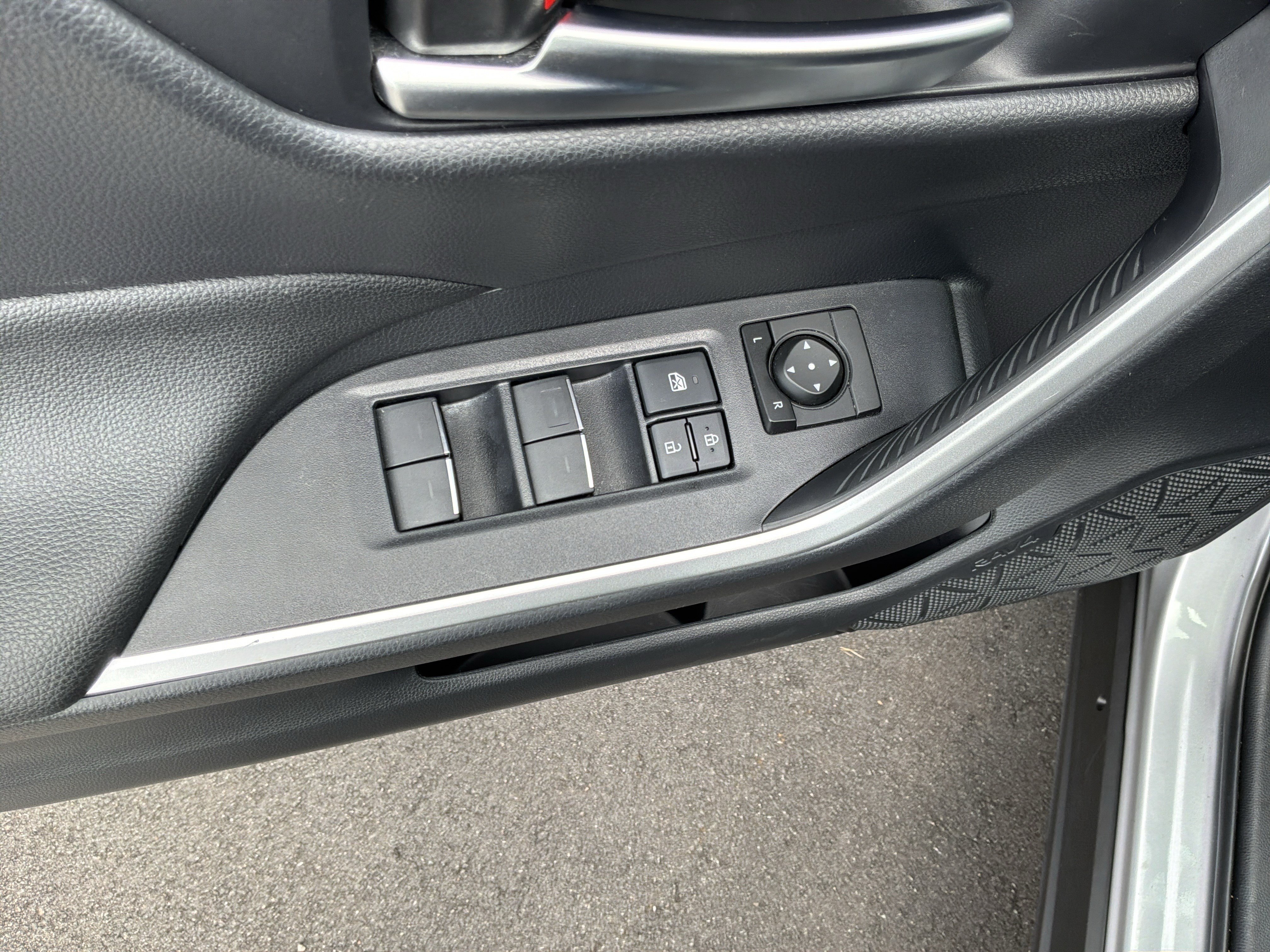 Used 2024 Toyota RAV4 SE w/ Weather Package AWD/4WD image 15