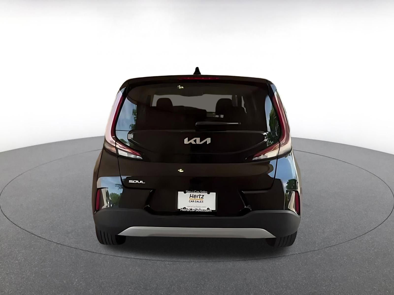 Used 2025 Kia Soul LX w/ LX Technology Package FWD image 11