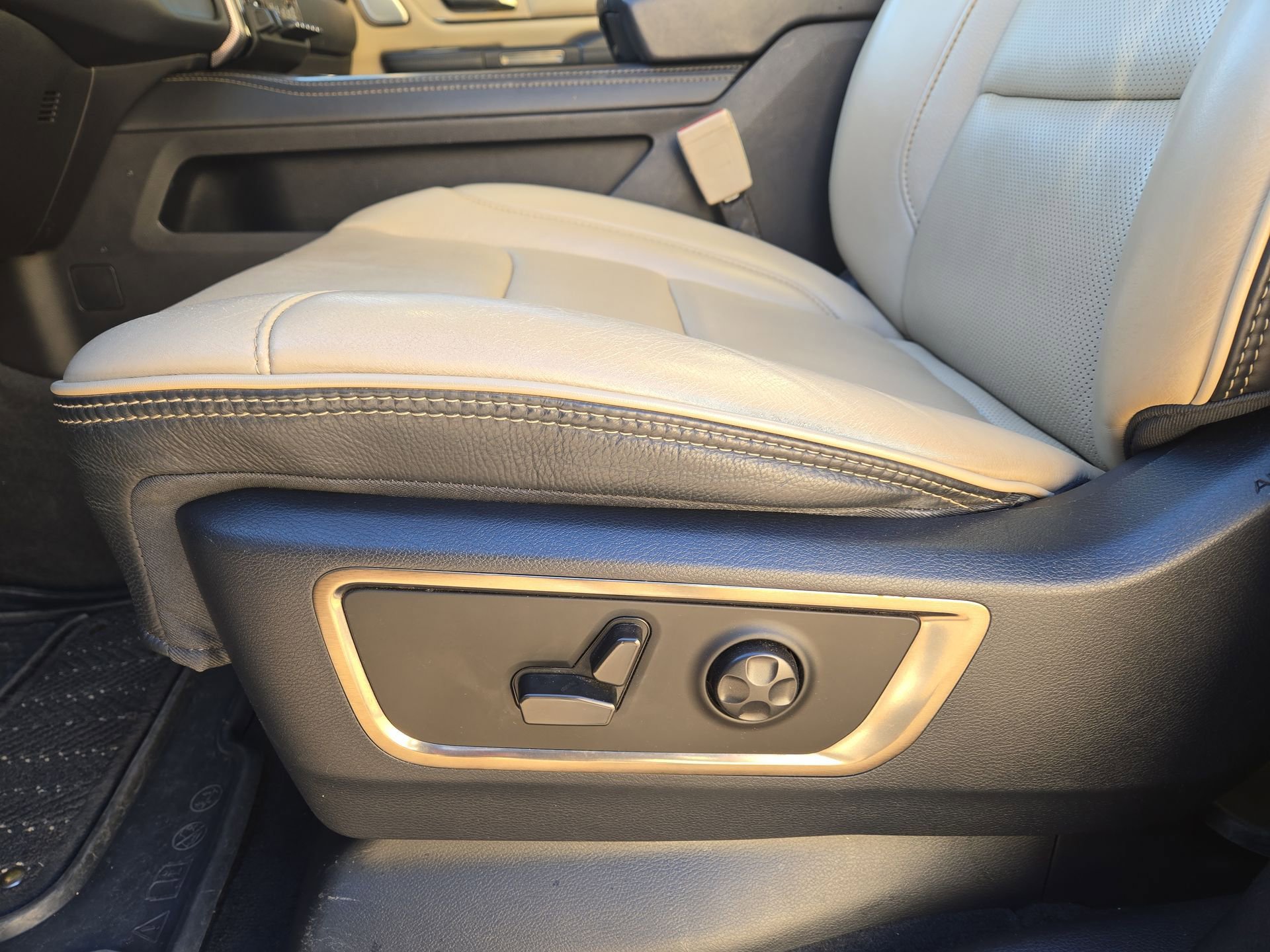 Used 2021 RAM 1500 Limited AWD/4WD image 17