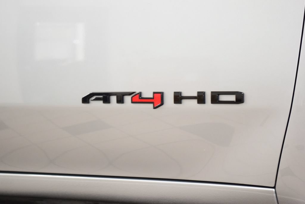 Used 2024 GMC Sierra 2500 AT4 w/ AT4 Preferred Package AWD/4WD image 19