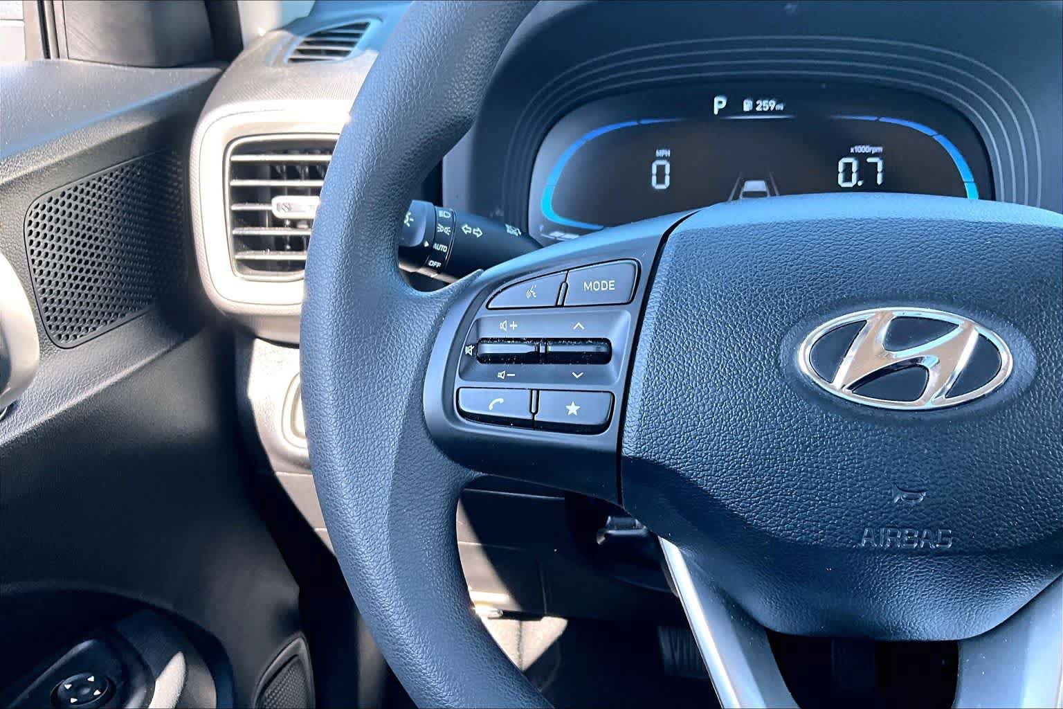 Used 2026 Hyundai Venue SE FWD image 23