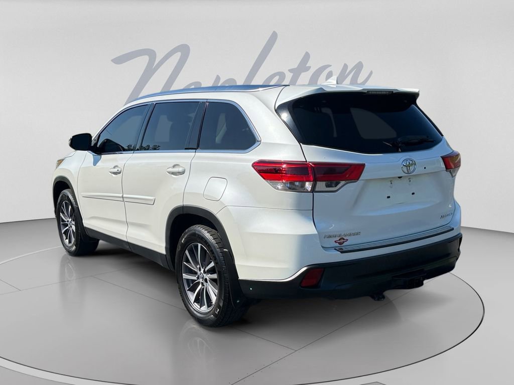 Used 2019 Toyota Highlander XLE AWD/4WD image 6