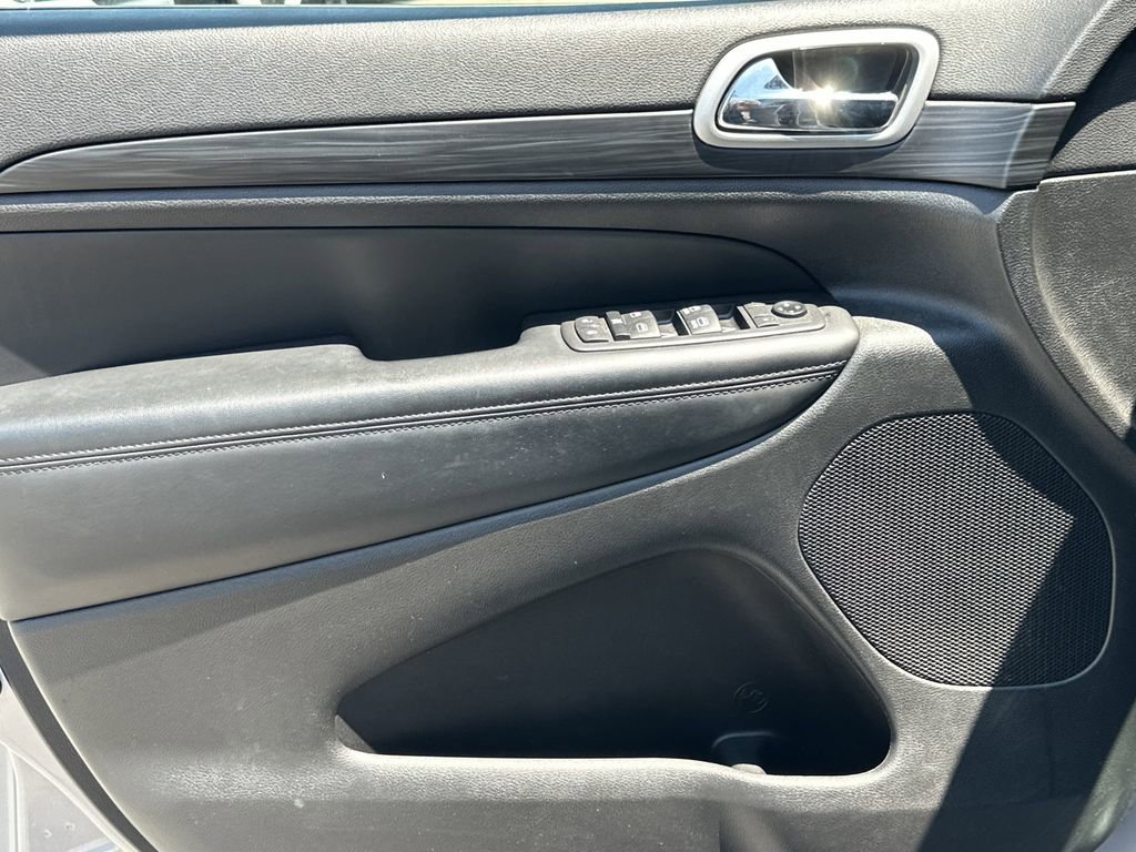 Used 2021 Jeep Grand Cherokee Laredo X image 10