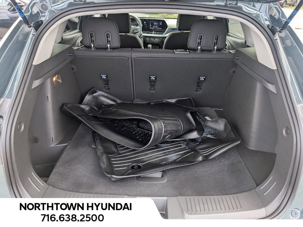 Used 2025 Chevrolet Trax LS image 30
