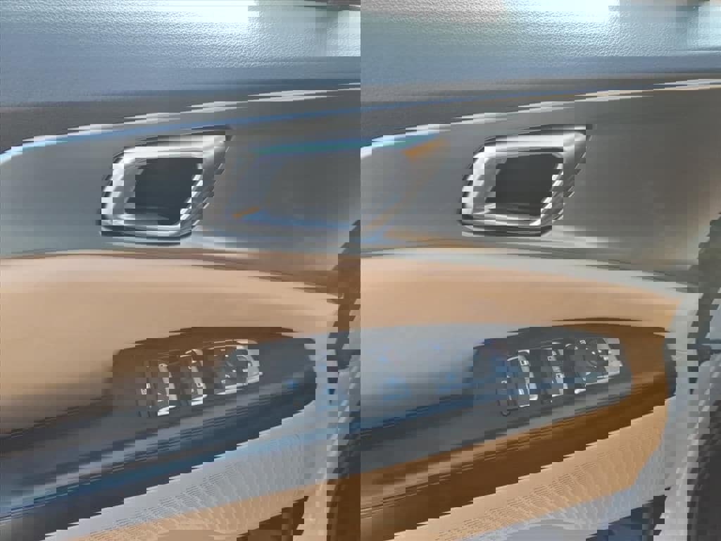 Used 2022 Kia Carnival LX image 15