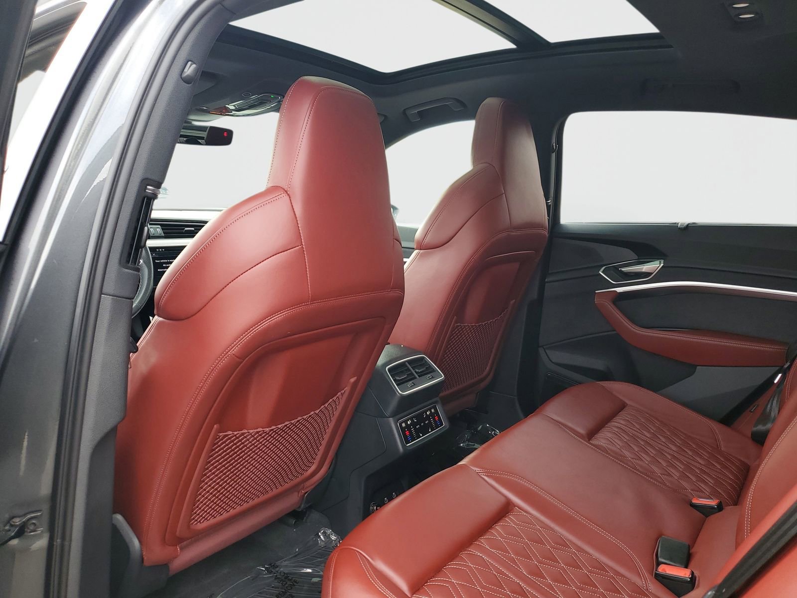 Used 2024 Audi SQ8 e-tron Prestige image 13