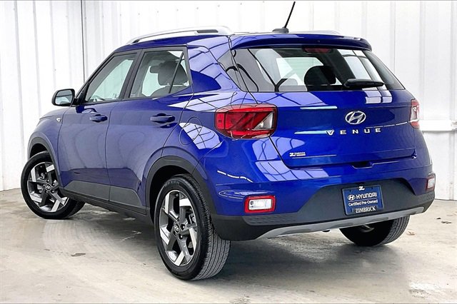 Used 2024 Hyundai Venue SEL image 11